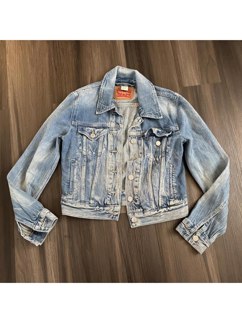 Levi's Jean Jacket Women's Size XS Blue Wash Distressed Sandblasted